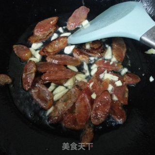 腊肠炒青蒜的做法步骤：5