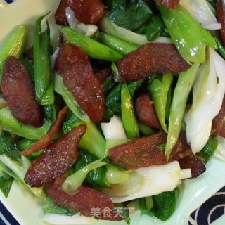 腊肠炒青蒜的做法步骤：8
