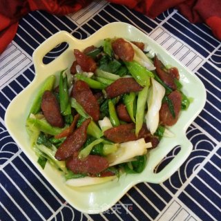 腊肠炒青蒜的做法步骤：10