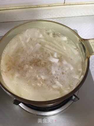萝卜虾皮鱼圆虾滑汤的做法步骤：3