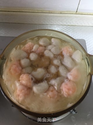 萝卜虾皮鱼圆虾滑汤的做法步骤：5