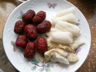 香菇竹荪炖鸡汤的做法步骤：4