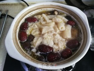 香菇竹荪炖鸡汤的做法步骤：5