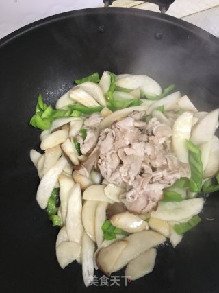 黑胡椒杏鲍菇五花肉的做法步骤：3