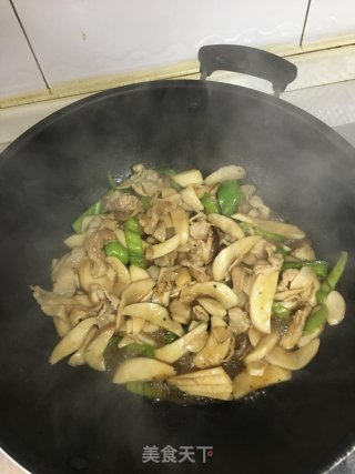 黑胡椒杏鲍菇五花肉的做法步骤：6