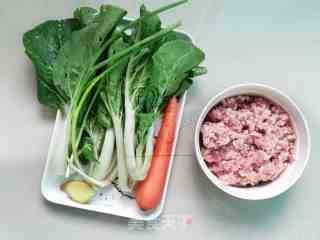 小白菜肉丸汤的做法步骤：1