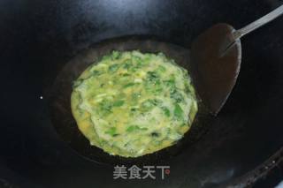 香菜炒鸡蛋的做法步骤：3
