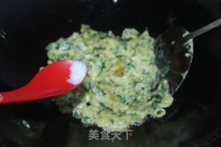 香菜炒鸡蛋的做法步骤：4