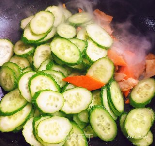 肉片炒黄瓜的做法步骤：8