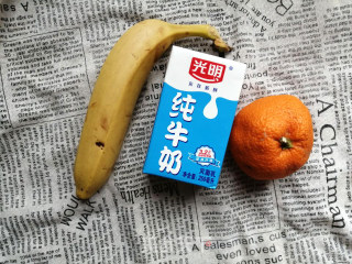 无糖香蕉奶昔的做法步骤：1