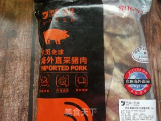 胡萝卜玉米猪颈骨汤的做法步骤：1