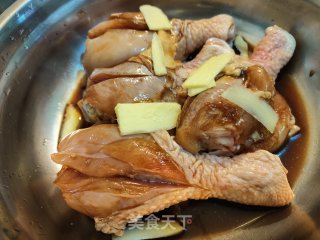 电饭锅鸡腿????的做法步骤：1