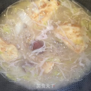 菌菇蛋饺时蔬汤的做法步骤：6