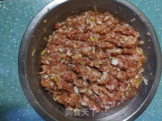 炸藕丁肉丸的做法步骤：3