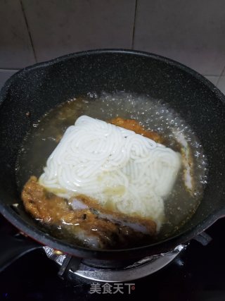 鱼饼土豆粉的做法步骤：4