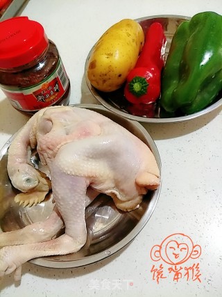 家庭版大盘鸡的做法步骤：1