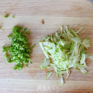 角瓜鸡蛋饼的做法步骤：1