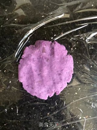 紫薯豆沙茶巾绞的做法步骤：5