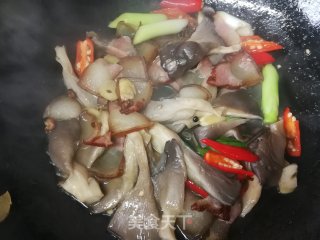 平菇炒腊肉的做法步骤：9