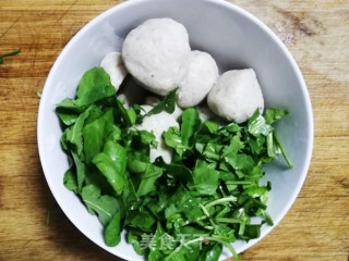 荠菜鱼丸粥的做法步骤：2