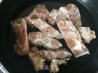 骨汤煮时蔬的做法步骤：3