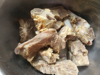 骨汤煮时蔬的做法步骤：5