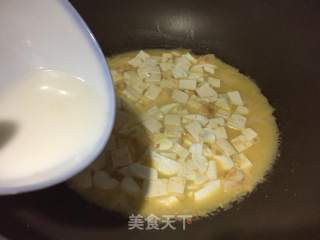 蟹黄豆腐的做法步骤：5