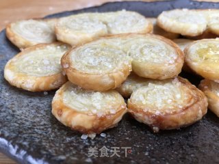 新学的懒人版手抓饼蝴蝶酥，味道很不错哦，又酥又脆，太好吃了的做法步骤：13