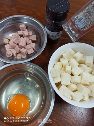 土司火腿煎蛋的做法步骤：3