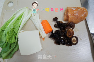 12个月以上鸡肉菌菇豆腐汤的做法步骤：1