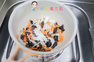 12个月以上鸡肉菌菇豆腐汤的做法步骤：4