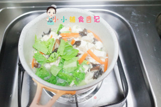 12个月以上鸡肉菌菇豆腐汤的做法步骤：6