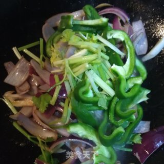 洋葱菜椒炒牛肉的做法步骤：5
