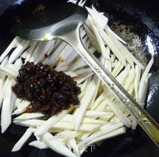 牛肉酱茭白丝盖浇面的做法步骤：8