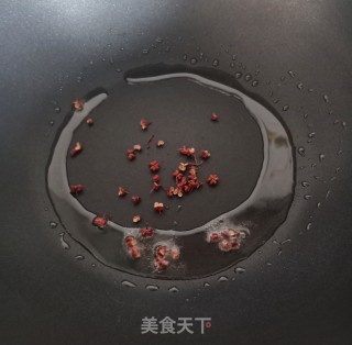 腊鱼煮金针的做法步骤：3