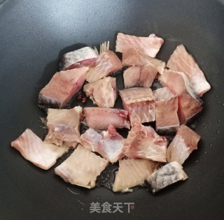 腊鱼煮金针的做法步骤：4