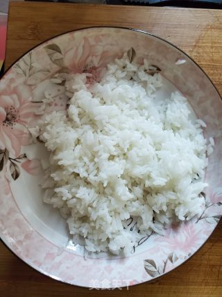鳗鱼炒饭的做法步骤：1