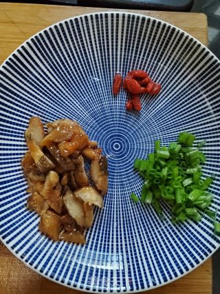 鳗鱼炒饭的做法步骤：2