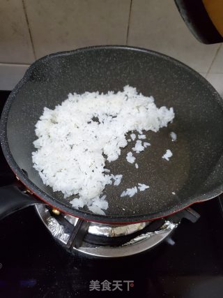 鳗鱼炒饭的做法步骤：3