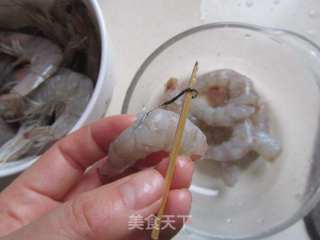 蒜蓉金针菇蒸虾的做法步骤：1