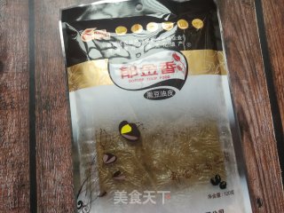 香菜拌黑豆皮的做法步骤：1