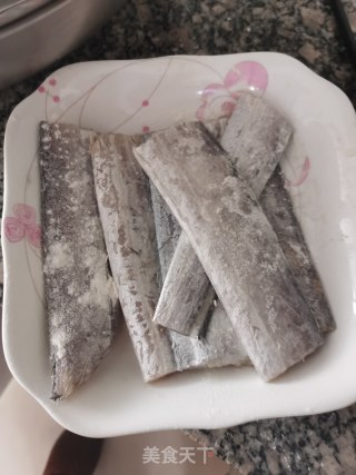 煎刀鱼的做法步骤：1