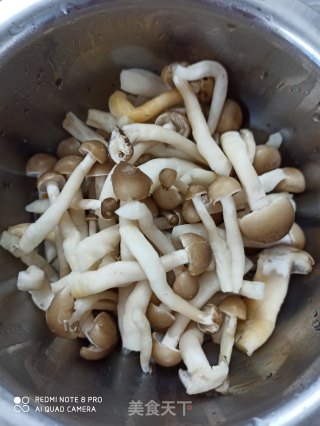 蟹味菇烧豆腐青菜的做法步骤：1