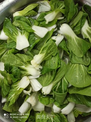 蟹味菇烧豆腐青菜的做法步骤：2