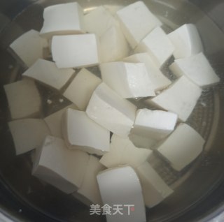 蟹味菇烧豆腐青菜的做法步骤：3