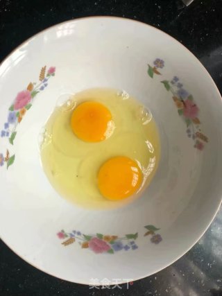 香蕉牛奶炖蛋的做法步骤：2