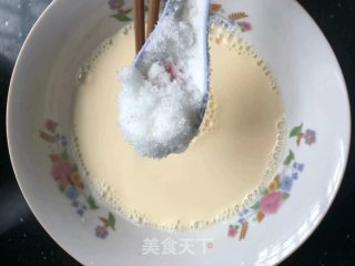 香蕉牛奶炖蛋的做法步骤：3