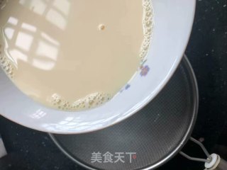 香蕉牛奶炖蛋的做法步骤：4