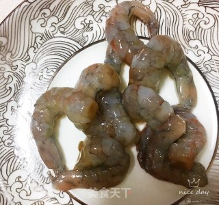 虾仁酱油炒饭的做法步骤：3