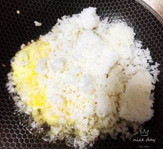 虾仁酱油炒饭的做法步骤：7